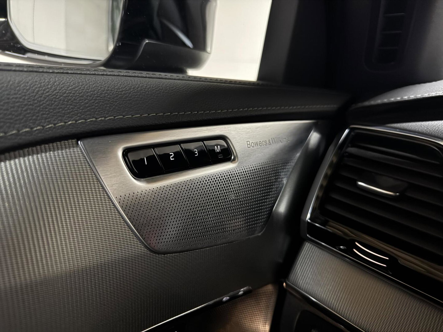 Volvo XC90 2.0 T8 Twin Engine AWD R-Design Pano Luchtvering B&W Trekh.