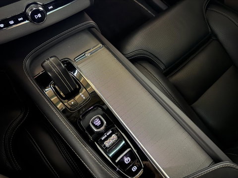 Volvo XC90 2.0 T8 Twin Engine AWD R-Design Pano Luchtvering B&W Trekh.