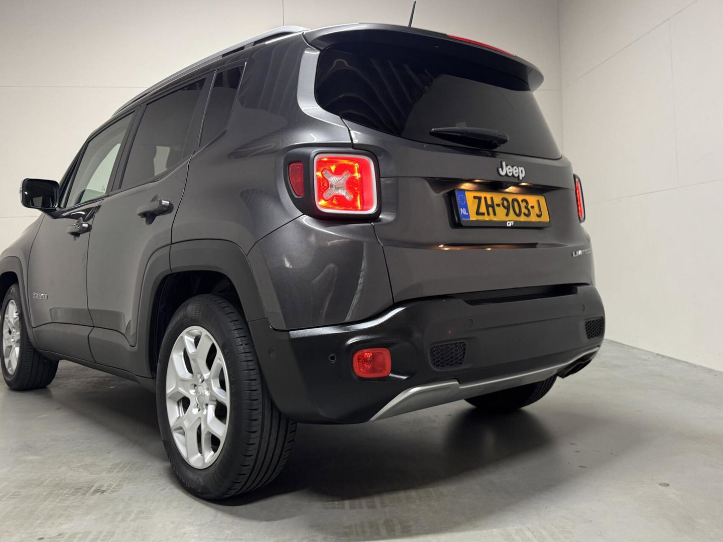 Jeep Renegade 1.4 MultiAir Limited Leer CarPlay Cruise Camera