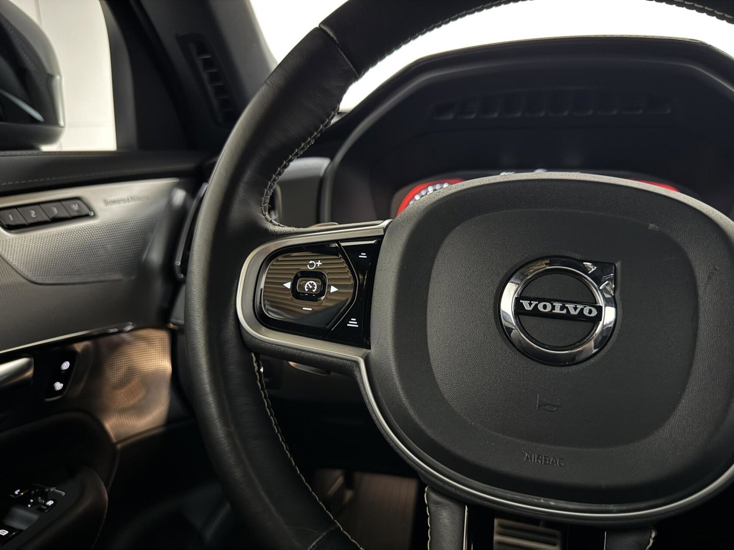 Volvo XC90 2.0 T8 Twin Engine AWD R-Design Pano Luchtvering B&W Trekh.