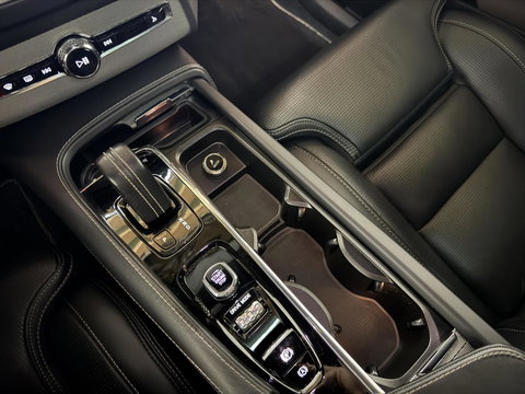 Volvo XC90 2.0 T8 Twin Engine AWD R-Design Pano Luchtvering B&W Trekh.