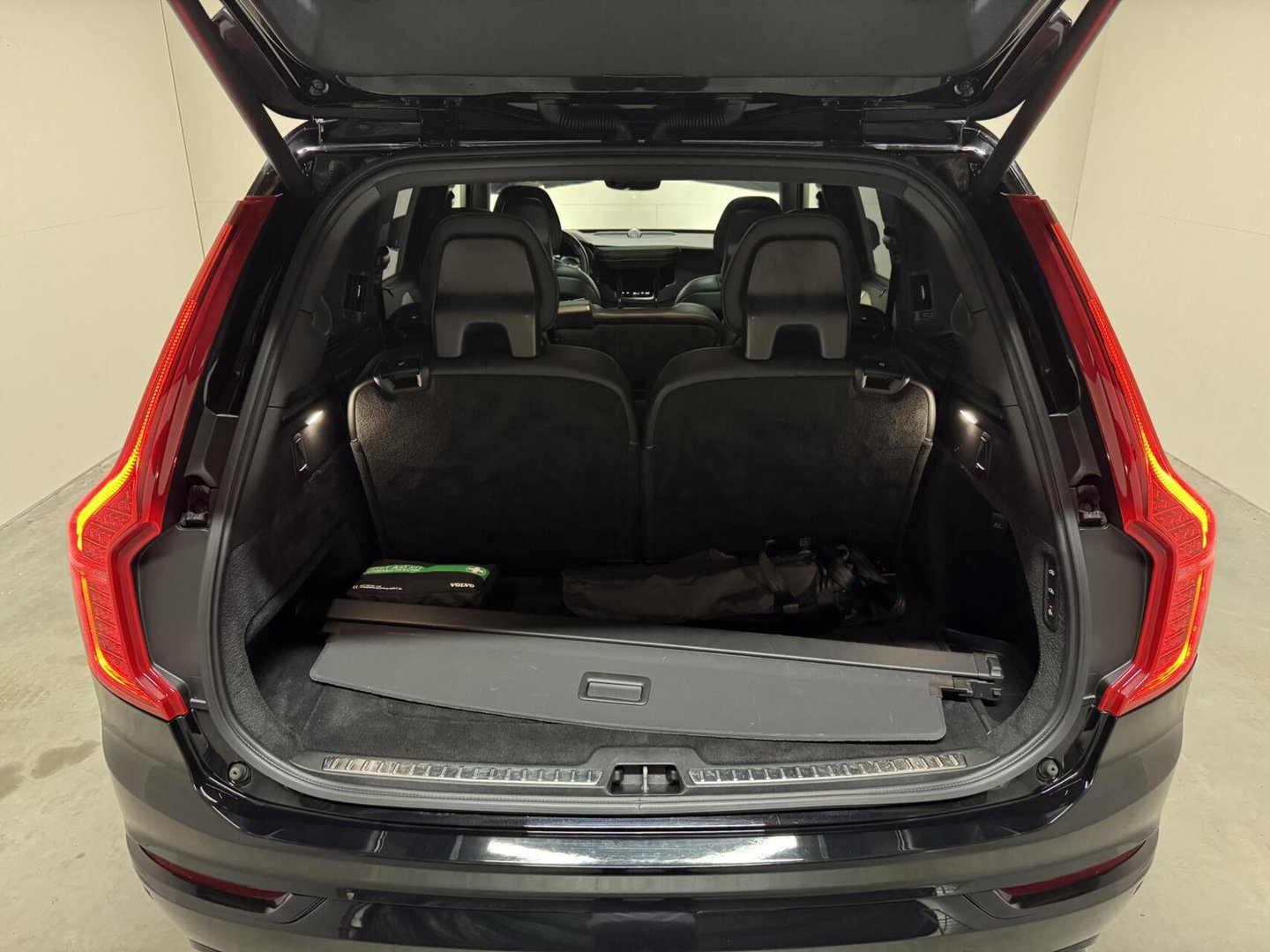 Volvo XC90 2.0 T8 Twin Engine AWD R-Design Pano Luchtvering B&W Trekh.