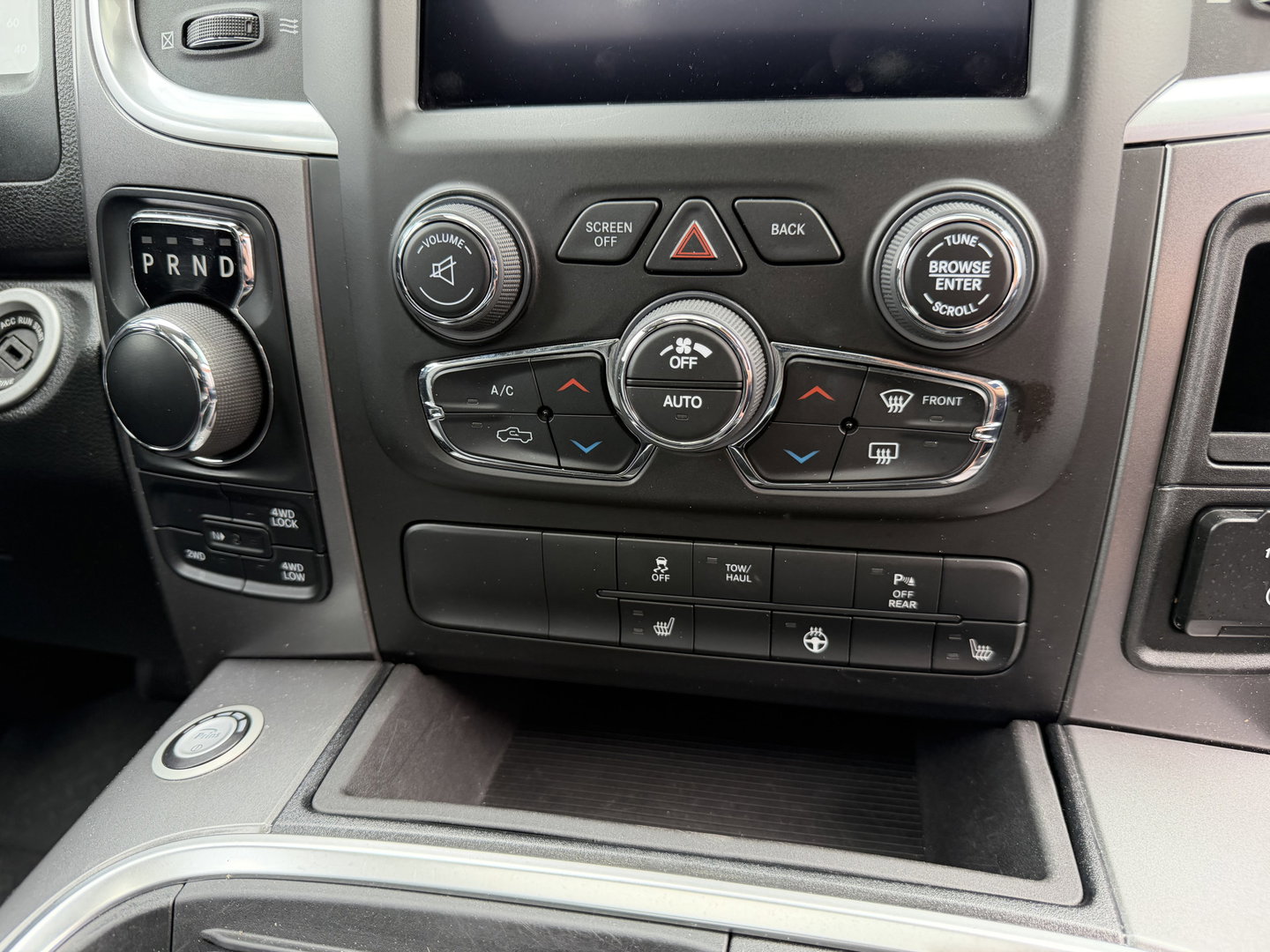 Dodge Ram Pick-Up 1500 5.7 V8 4x4 Crew Cab 5'7 Longhorn / vaste prijs rijklaar € 39.950 ex btw / euro 6 / lease vanaf € 652 / airco / cruise / navigatie / prins lpg / leer / trekhaak 3500 kg !