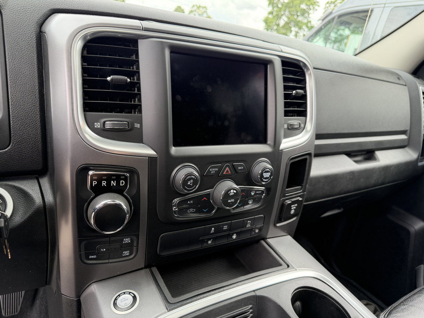 Dodge Ram Pick-Up 1500 5.7 V8 4x4 Crew Cab 5'7 Longhorn / vaste prijs rijklaar € 39.950 ex btw / euro 6 / lease vanaf € 652 / airco / cruise / navigatie / prins lpg / leer / trekhaak 3500 kg !