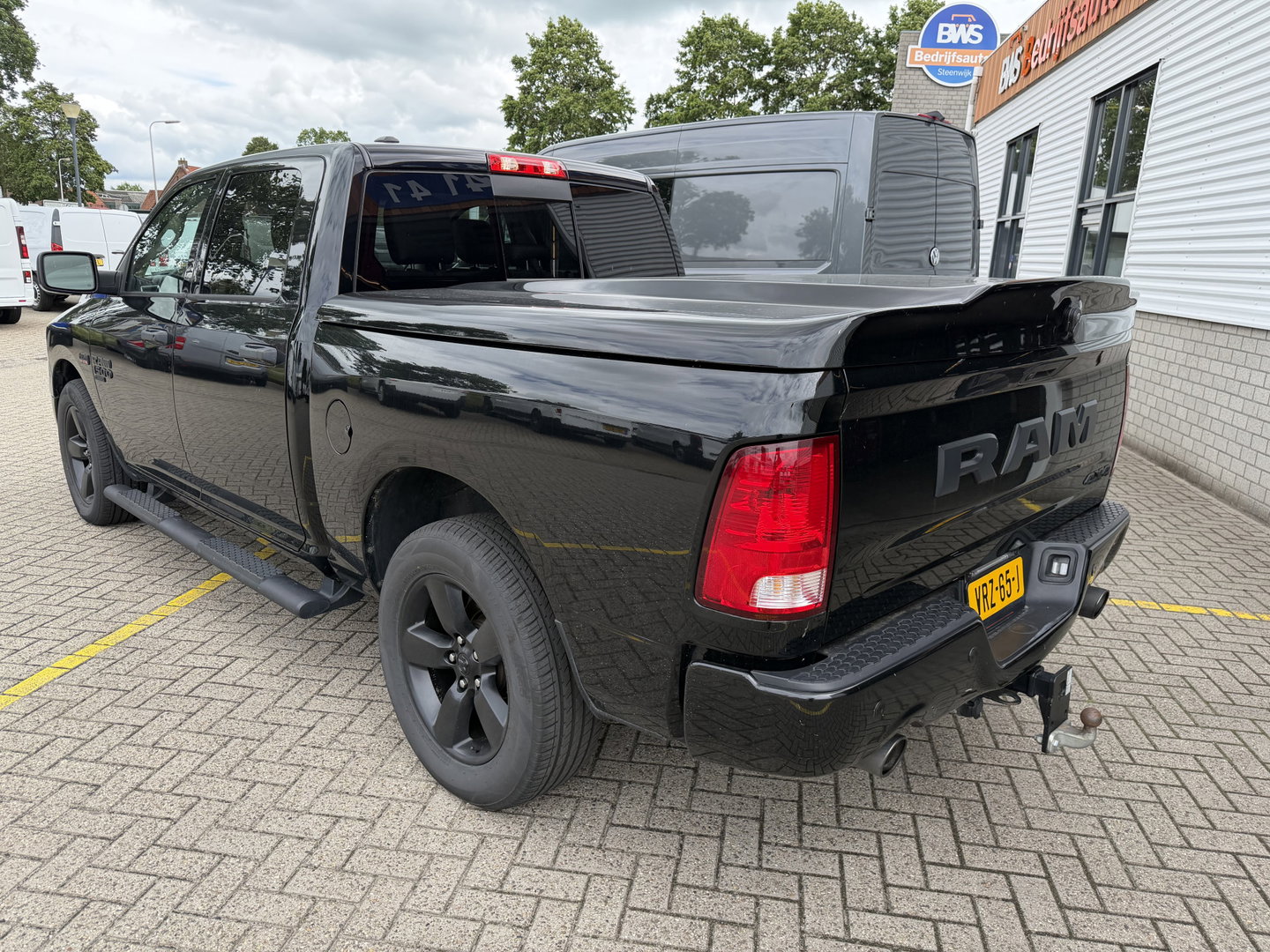 Dodge Ram Pick-Up 1500 5.7 V8 4x4 Crew Cab 5'7 Longhorn / vaste prijs rijklaar € 39.950 ex btw / euro 6 / lease vanaf € 652 / airco / cruise / navigatie / prins lpg / leer / trekhaak 3500 kg !