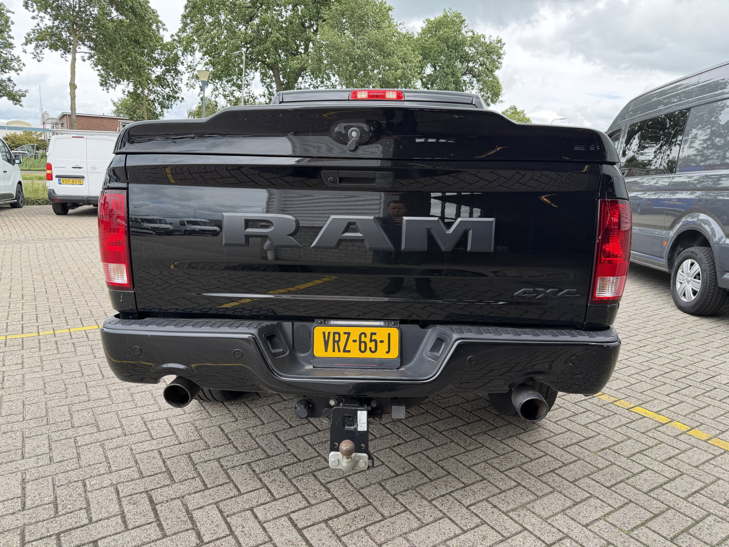 Dodge Ram Pick-Up 1500 5.7 V8 4x4 Crew Cab 5'7 Longhorn / vaste prijs rijklaar € 39.950 ex btw / euro 6 / lease vanaf € 652 / airco / cruise / navigatie / prins lpg / leer / trekhaak 3500 kg !