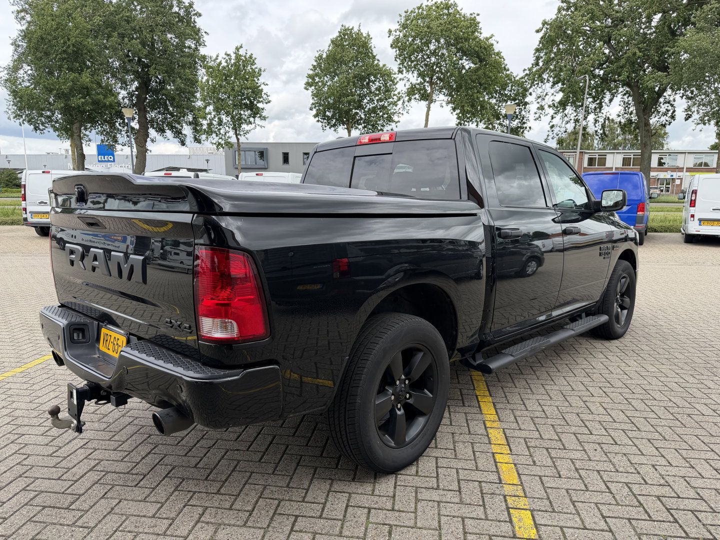 Dodge Ram Pick-Up 1500 5.7 V8 4x4 Crew Cab 5'7 Longhorn / vaste prijs rijklaar € 39.950 ex btw / euro 6 / lease vanaf € 652 / airco / cruise / navigatie / prins lpg / leer / trekhaak 3500 kg !