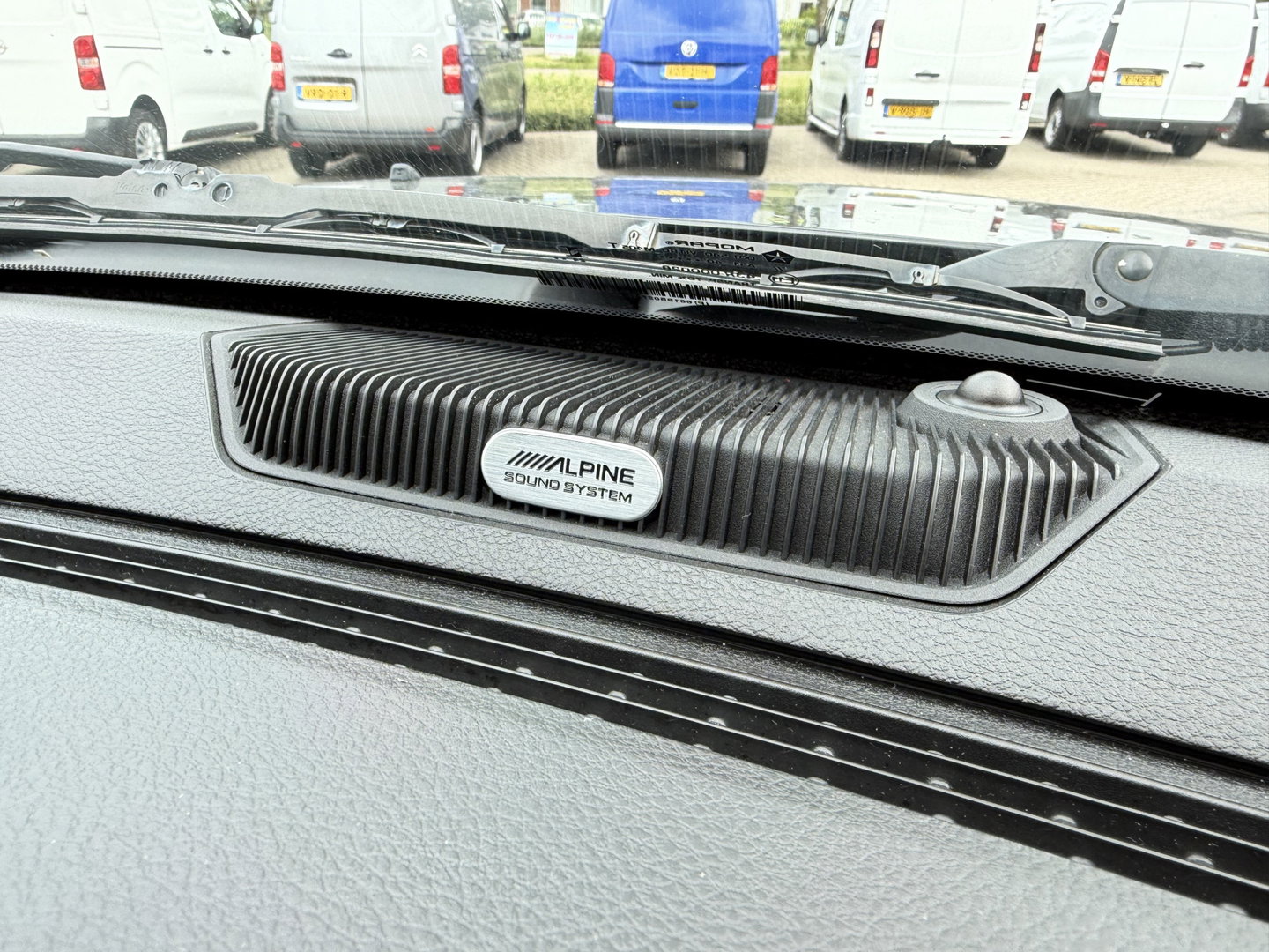 Dodge Ram Pick-Up 1500 5.7 V8 4x4 Crew Cab 5'7 Longhorn / vaste prijs rijklaar € 39.950 ex btw / euro 6 / lease vanaf € 652 / airco / cruise / navigatie / prins lpg / leer / trekhaak 3500 kg !