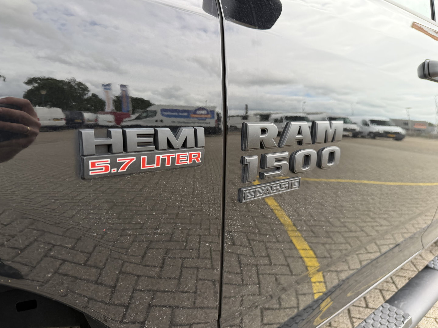 Dodge Ram Pick-Up 1500 5.7 V8 4x4 Crew Cab 5'7 Longhorn / vaste prijs rijklaar € 39.950 ex btw / euro 6 / lease vanaf € 652 / airco / cruise / navigatie / prins lpg / leer / trekhaak 3500 kg !