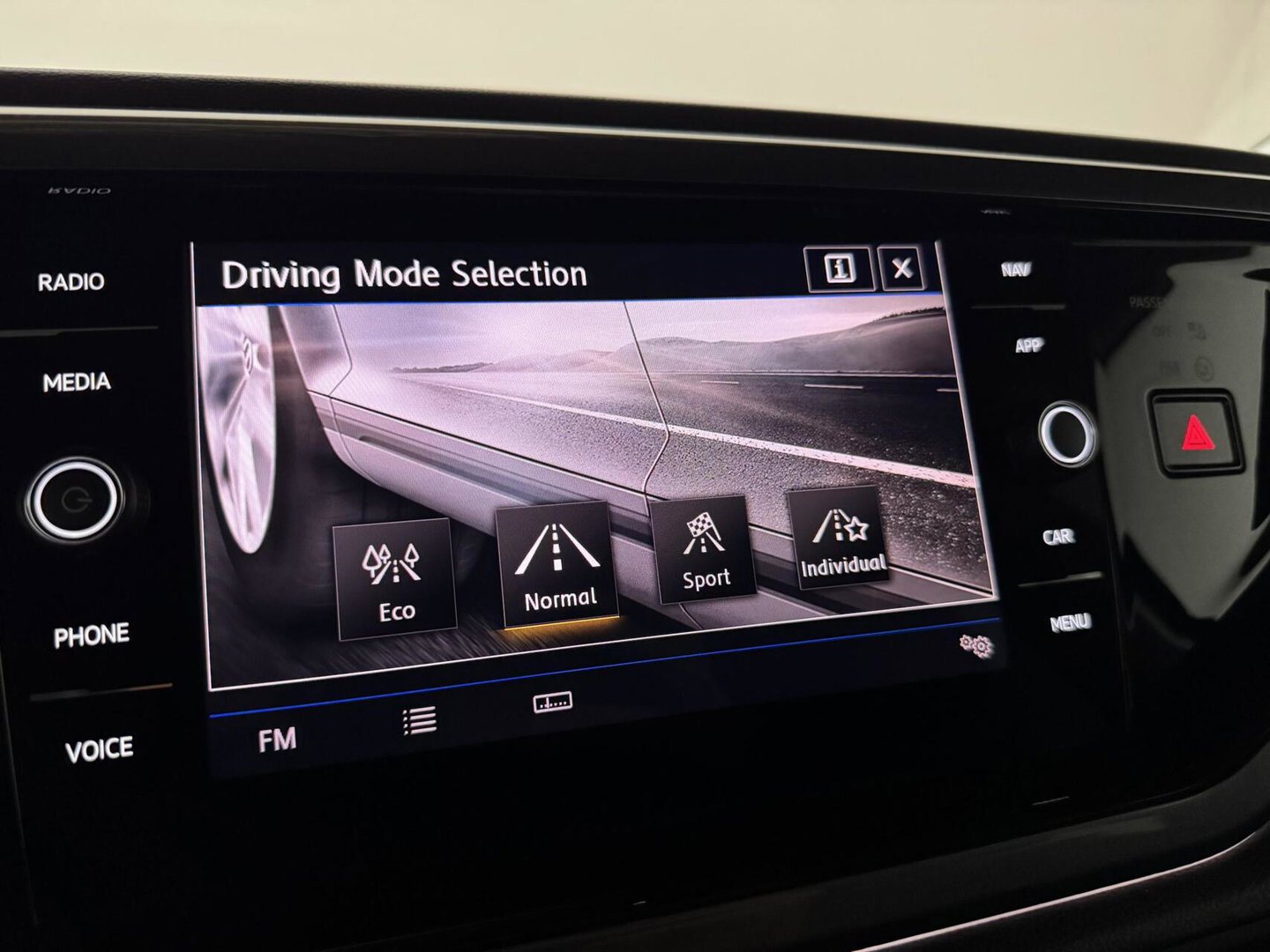 Volkswagen Polo 1.0 TSI Highline DSG Virtual CarPlay ACC NAP