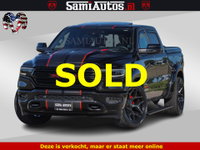 Dodge Ram Pick-Up - HULK 5.7 V8 402PK | LIMITED EDITION | HUD | LUCHTVERING | BLACK ON BLACK | STRIPING | WIDE BODY | BREDE WIELEN | BOM VOL CREW CAB DUBBELE CAINE 5 PERSOONS UITVOERING | TOP STAAT |