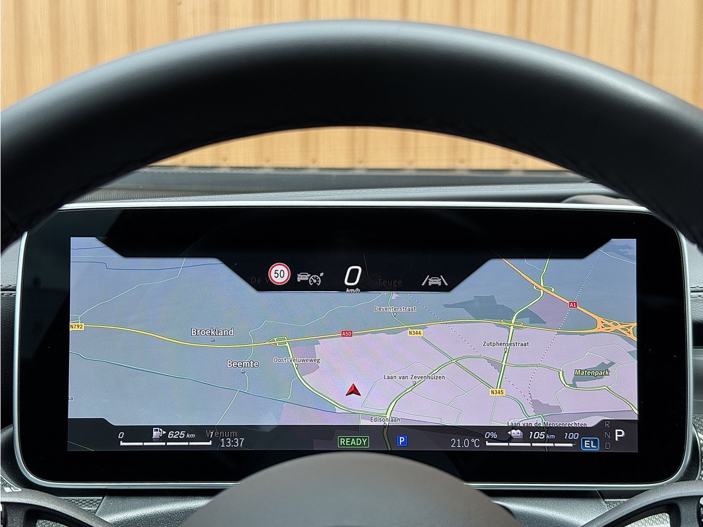 Mercedes-Benz C-Klasse 300 e Business Solution AMG | Burmester | Origineel Nederlands | Memory | Panoramadak | Digital Light | Elektrische Trekhaak | Head-Up | Leder |