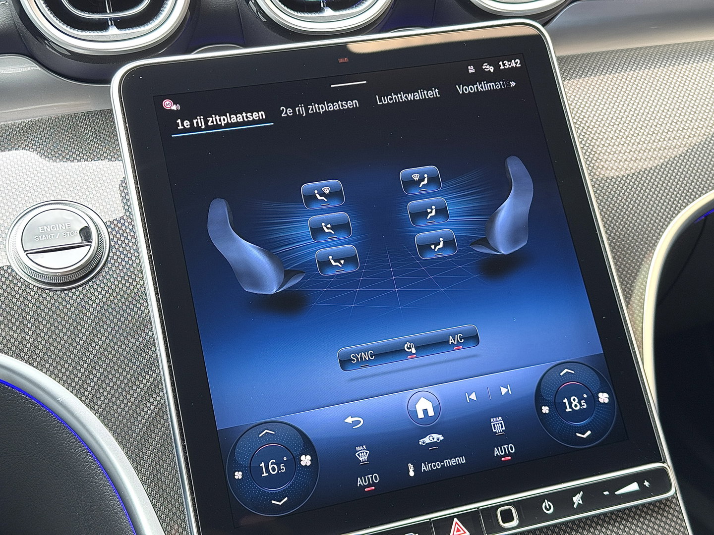 Mercedes-Benz C-Klasse 300 e Business Solution AMG | Burmester | Origineel Nederlands | Memory | Panoramadak | Digital Light | Elektrische Trekhaak | Head-Up | Leder |