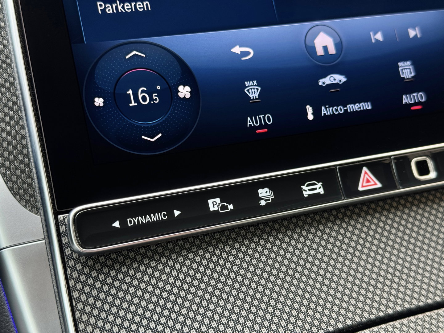 Mercedes-Benz C-Klasse 300 e Business Solution AMG | Burmester | Origineel Nederlands | Memory | Panoramadak | Digital Light | Elektrische Trekhaak | Head-Up | Leder |