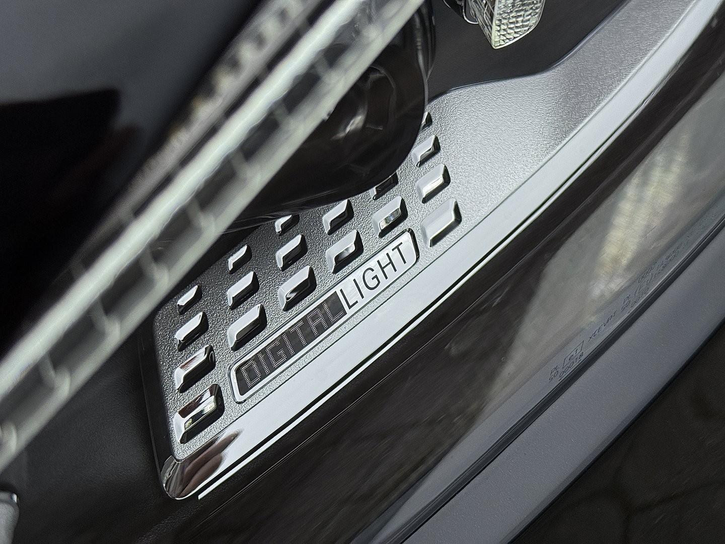 Mercedes-Benz C-Klasse 300 e Business Solution AMG | Burmester | Origineel Nederlands | Memory | Panoramadak | Digital Light | Elektrische Trekhaak | Head-Up | Leder |