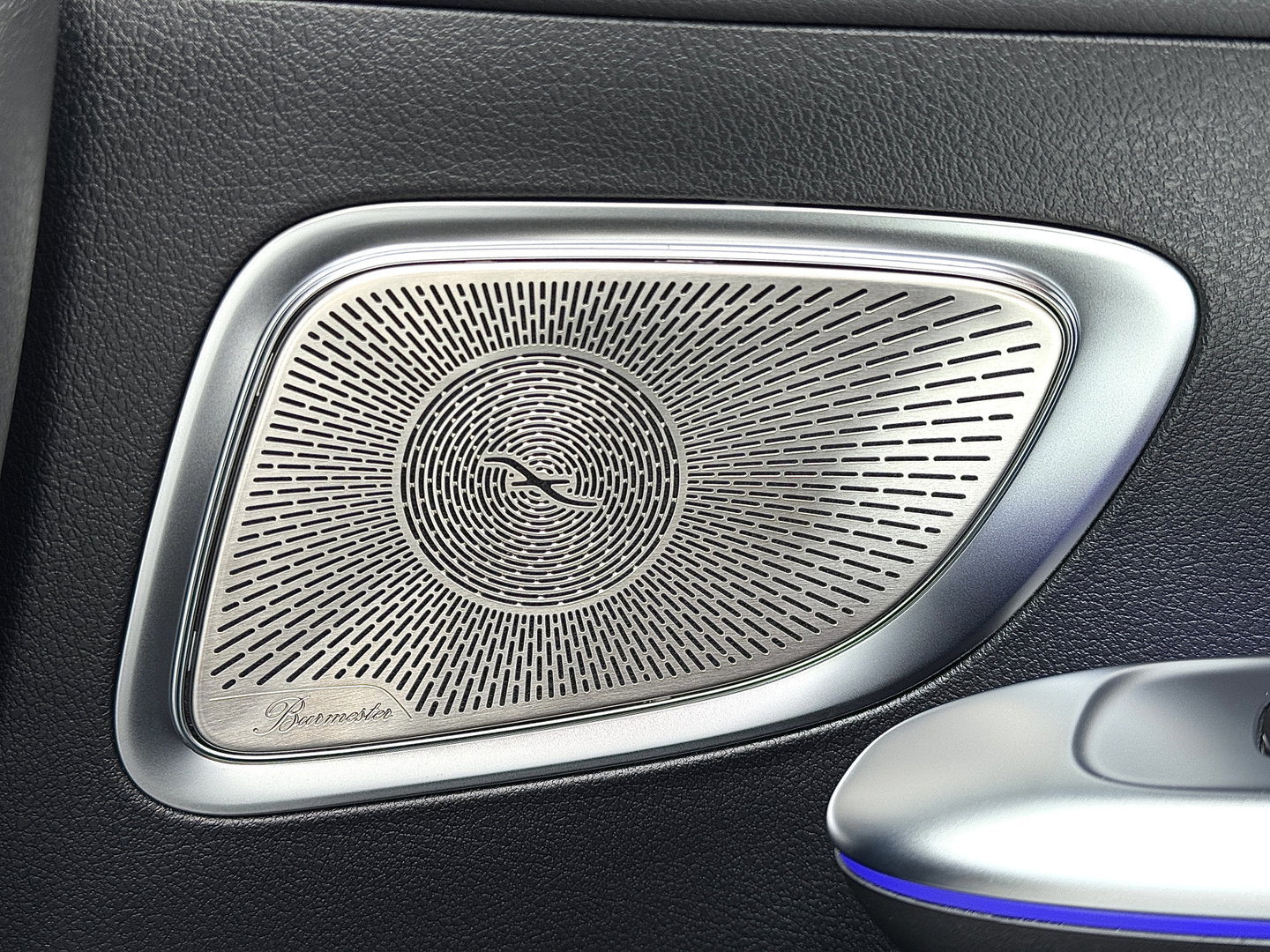 Mercedes-Benz C-Klasse 300 e Business Solution AMG | Burmester | Origineel Nederlands | Memory | Panoramadak | Digital Light | Elektrische Trekhaak | Head-Up | Leder |