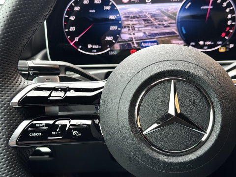 Mercedes-Benz C-Klasse 300 e Business Solution AMG | Burmester | Origineel Nederlands | Memory | Panoramadak | Digital Light | Elektrische Trekhaak | Head-Up | Leder |
