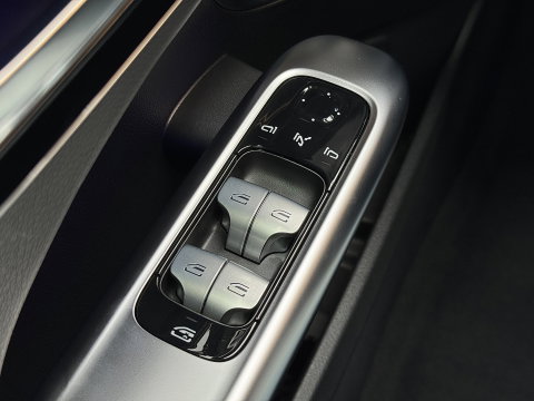 Mercedes-Benz C-Klasse 300 e Business Solution AMG | Burmester | Origineel Nederlands | Memory | Panoramadak | Digital Light | Elektrische Trekhaak | Head-Up | Leder |