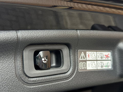 Mercedes-Benz C-Klasse 300 e Business Solution AMG | Burmester | Origineel Nederlands | Memory | Panoramadak | Digital Light | Elektrische Trekhaak | Head-Up | Leder |
