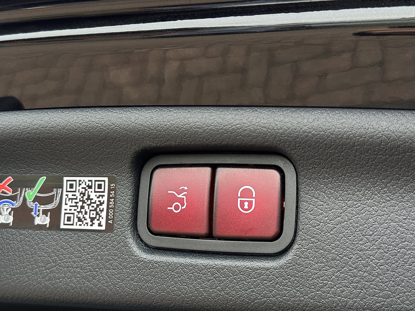 Mercedes-Benz C-Klasse 300 e Business Solution AMG | Burmester | Origineel Nederlands | Memory | Panoramadak | Digital Light | Elektrische Trekhaak | Head-Up | Leder |