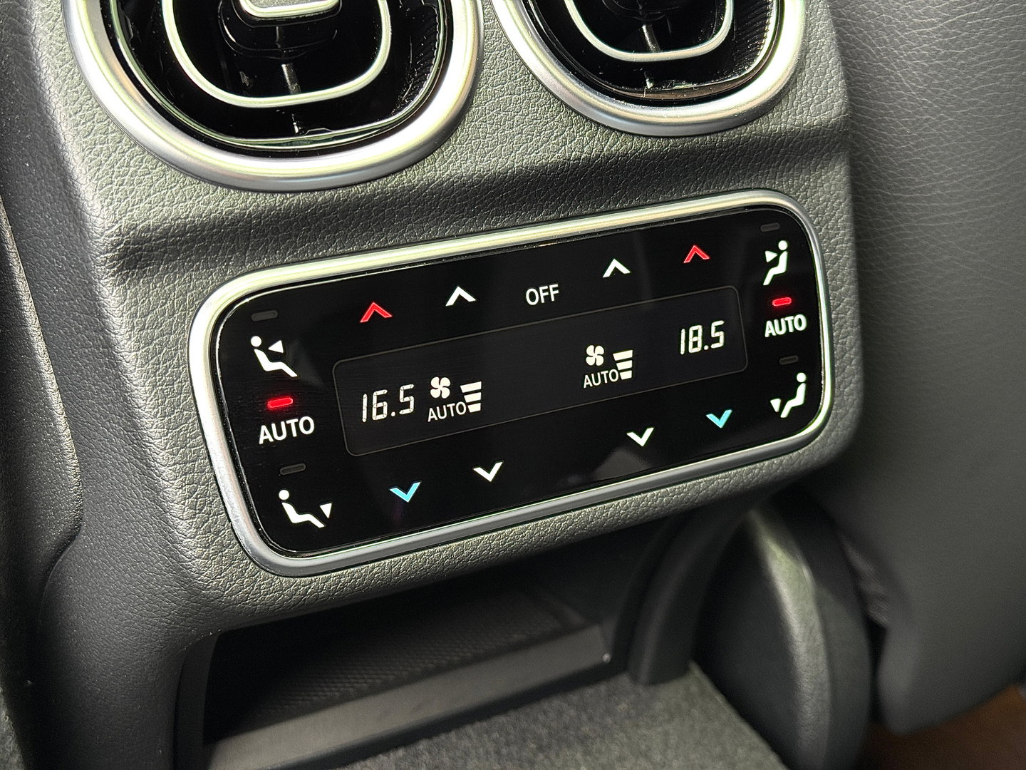 Mercedes-Benz C-Klasse 300 e Business Solution AMG | Burmester | Origineel Nederlands | Memory | Panoramadak | Digital Light | Elektrische Trekhaak | Head-Up | Leder |