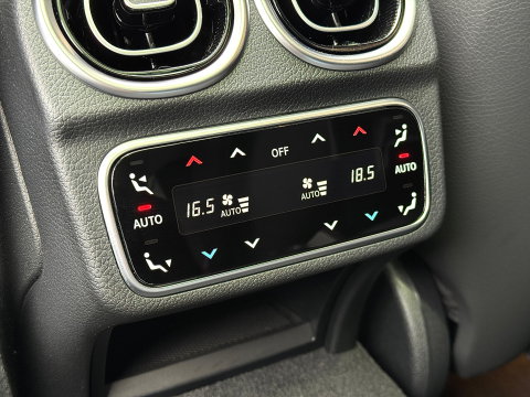 Mercedes-Benz C-Klasse 300 e Business Solution AMG | Burmester | Origineel Nederlands | Memory | Panoramadak | Digital Light | Elektrische Trekhaak | Head-Up | Leder |