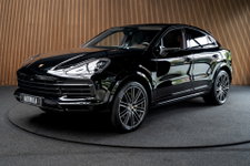 Porsche Cayenne - Coupé 3.0 E-Hybrid Pano Sport-chrono 360° Luchtvering Leer Navi ACC 22'' LM velgen Memory seats Bose Stuurverwarming Elektr. bedienbare achterklep PDC LM velgen Stuurverwarming Stoelverwarming Alcantara binnenhemel Climate CarPlay