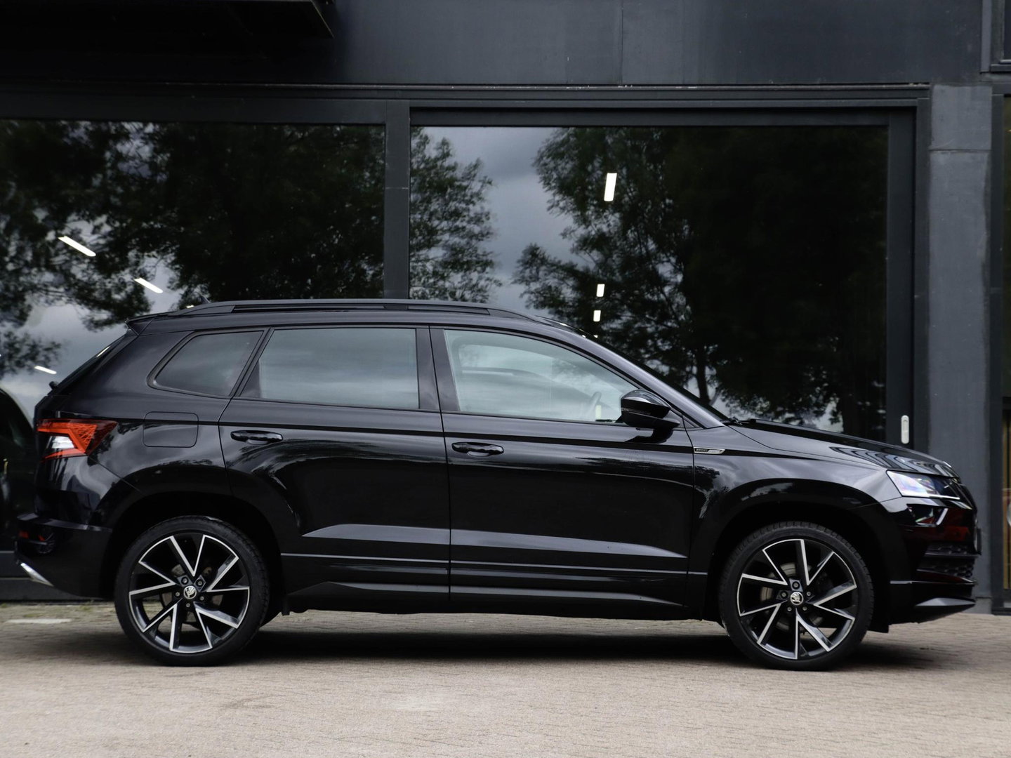 Škoda Karoq 1.5 TSI ACT Sportline 150pk DSG Virtual Adapt. Cruise Navi Camera 19 inch