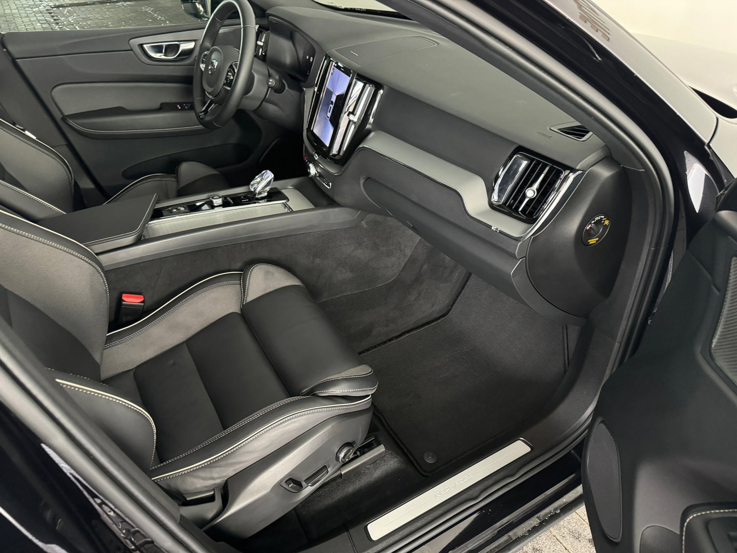 Volvo XC60 2.0 T8 Plug-in hybrid AWD Ultimate Bright PoleStar