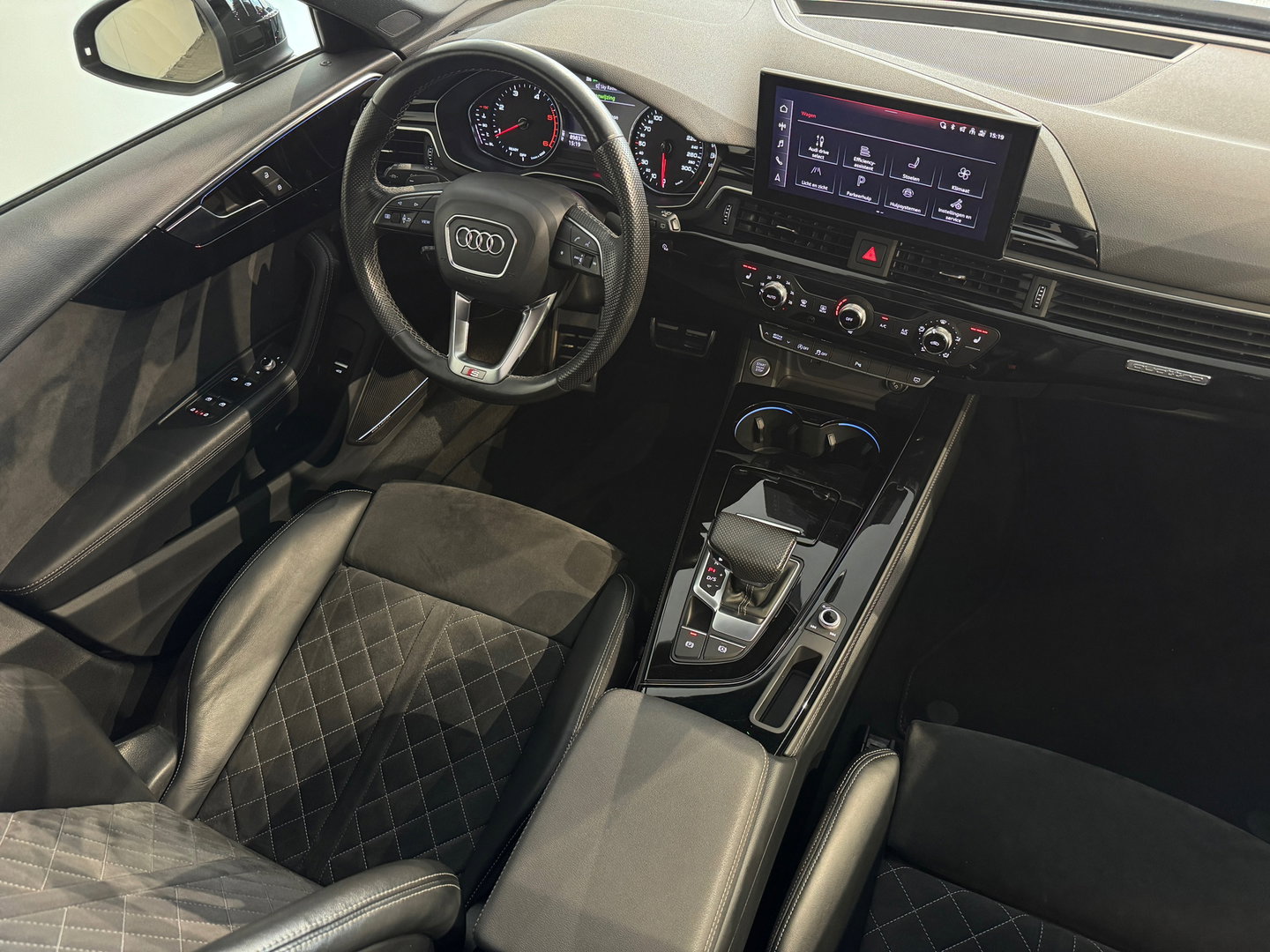 Audi A4 AVANT 40 TDI 3X S Line Pano|RS Seat|Massage|B&O|Keyless