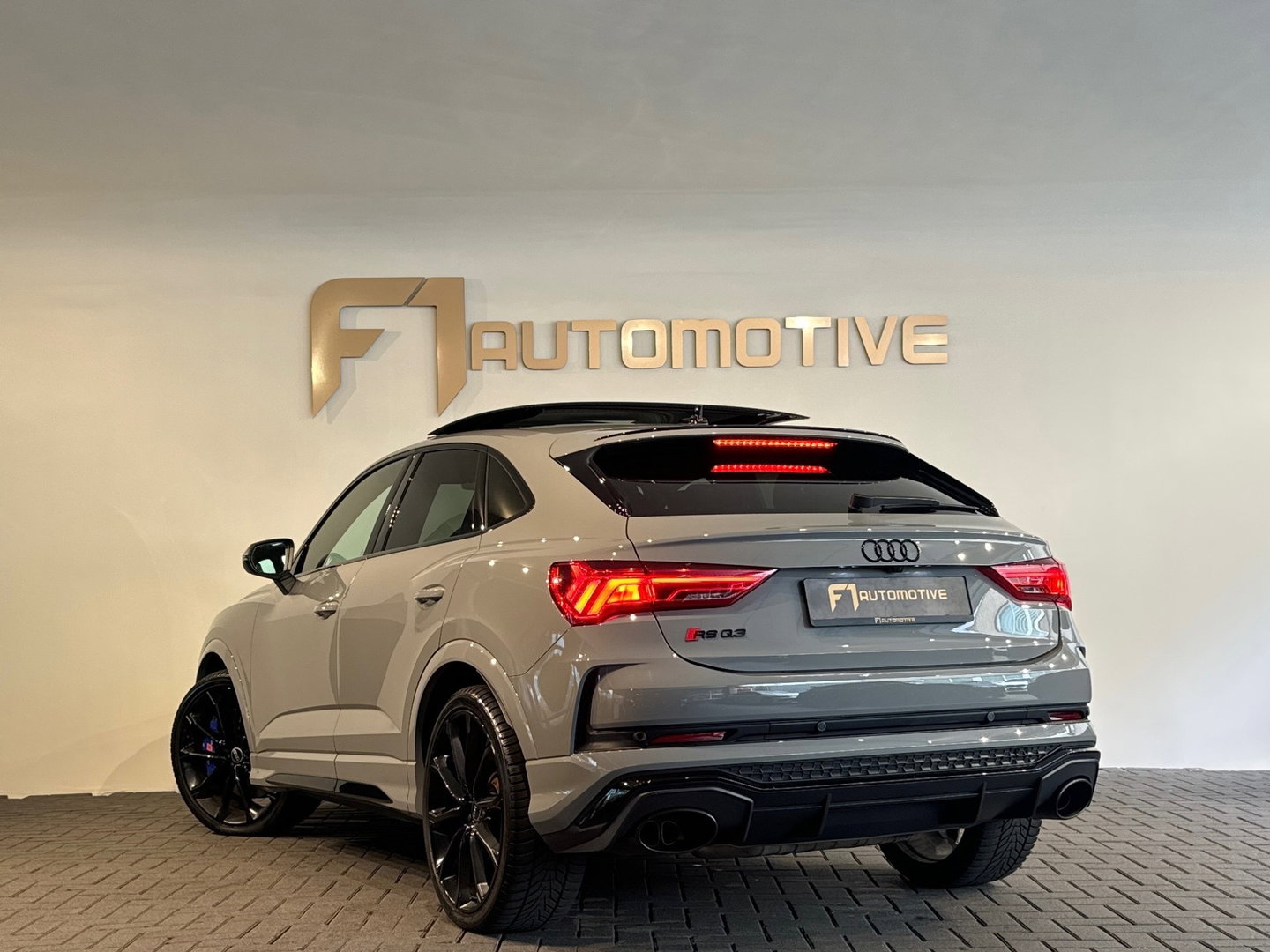 Audi RSQ3 Sportback 2.5 TFSI Pano|Ceramic|B&O|Trekhaak|VOL