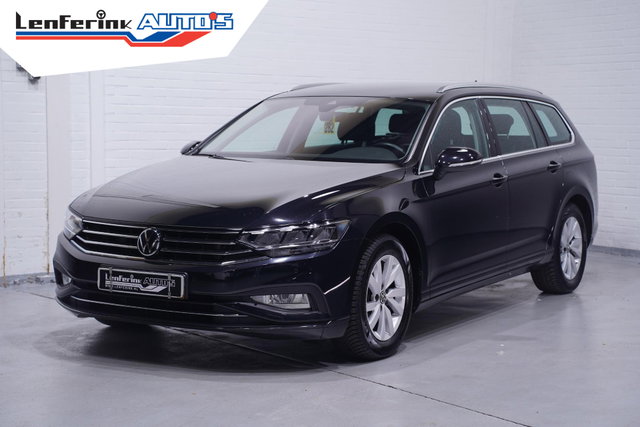 Volkswagen Passat - Variant 1.5 TSI Business Virtual-cockpit Trekhaak wegklapbaar led-verlichting Navi Clima Apple Carplay Camera ACC NAP PDC v+a IQ-drive lendesteun bestuurdersstoel DAB-ontvangst achterklep electrisch bedienbaar