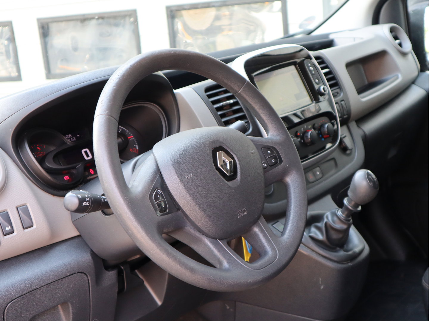 Renault Trafic 1.6 dCi Euro 6 - Airco - Trekhaak - Cruise - 3 Zits