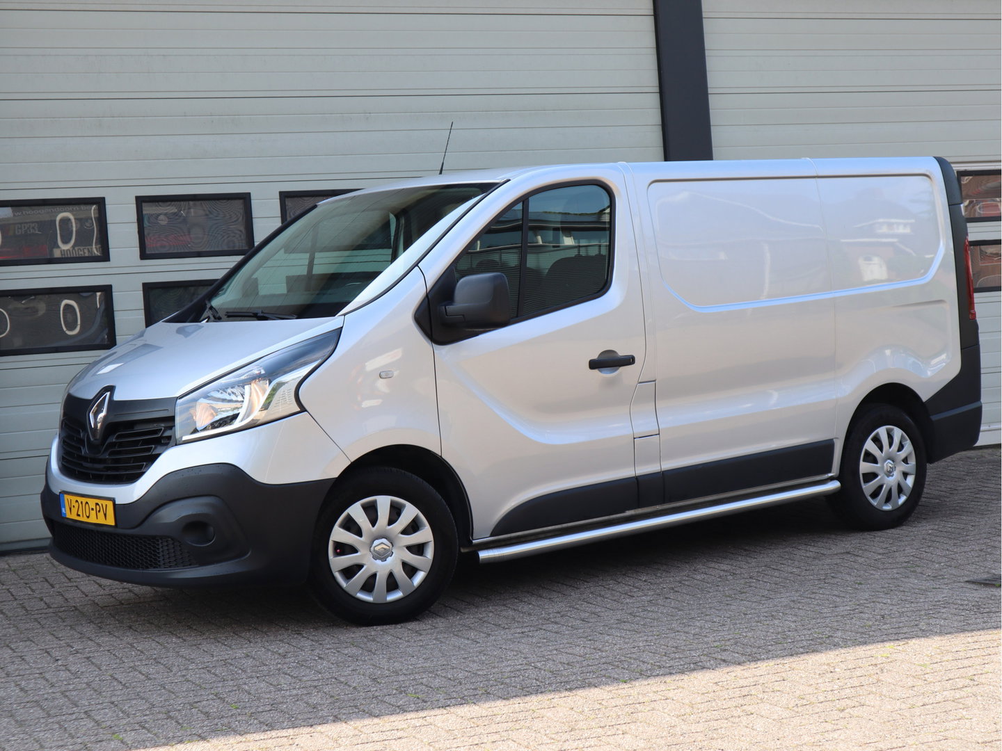 Renault Trafic 1.6 dCi Euro 6 - Airco - Trekhaak - Cruise - 3 Zits