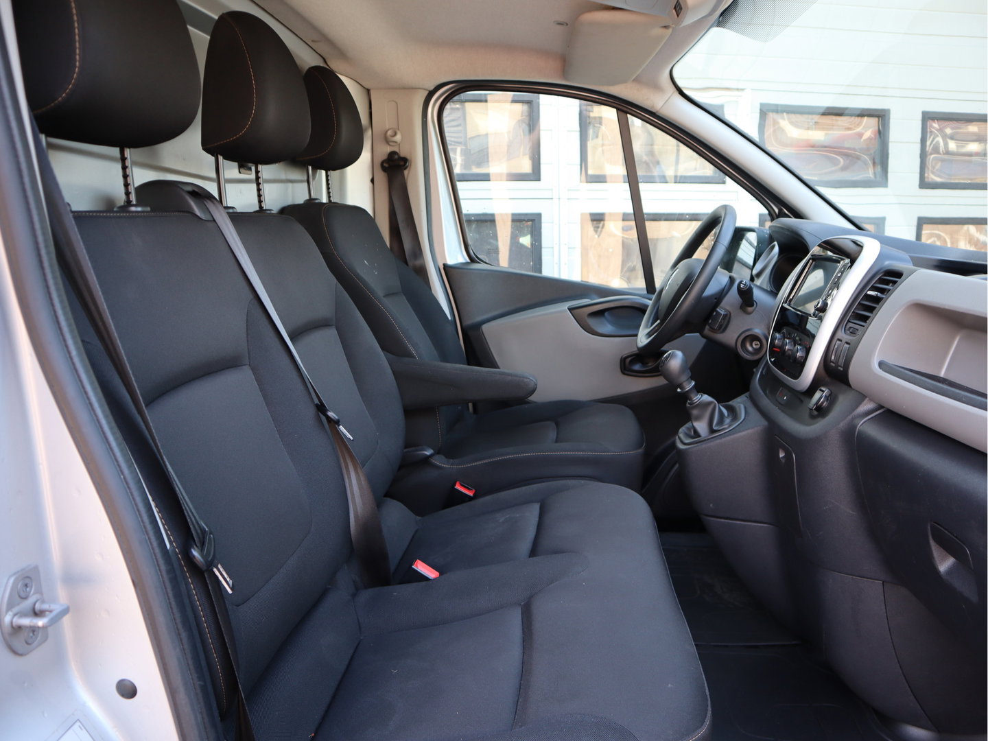 Renault Trafic 1.6 dCi Euro 6 - Airco - Trekhaak - Cruise - 3 Zits