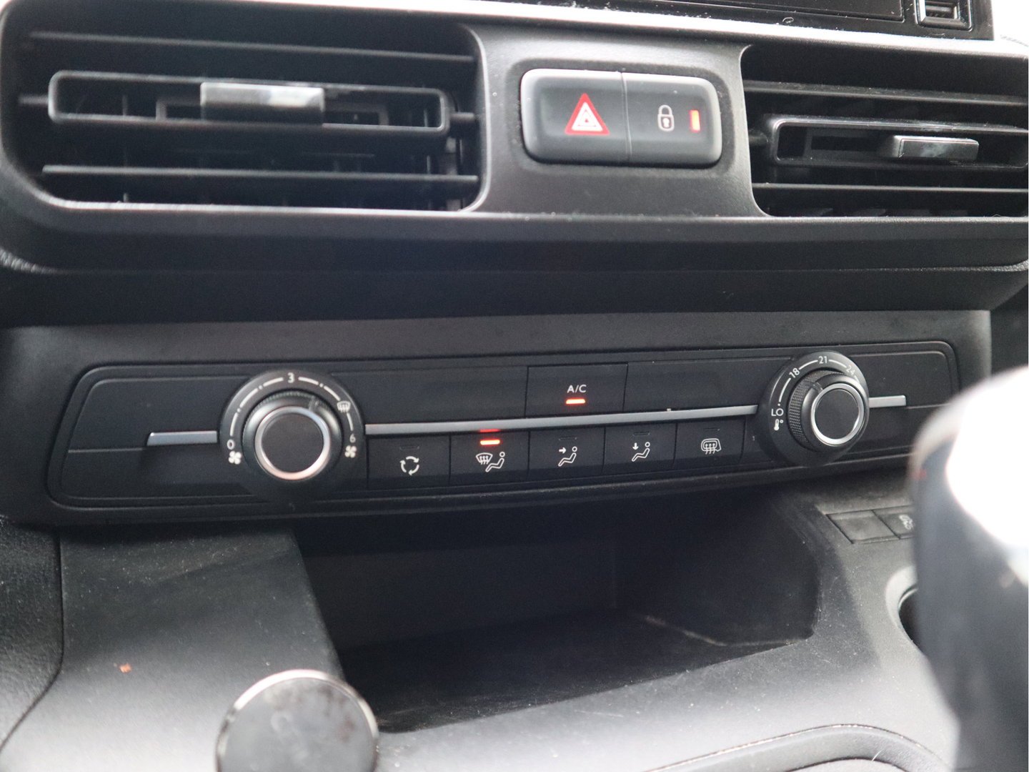 Opel Combo 1.6D 100pk Euro 6 - Imperiaal - Airco - Navi - Cruise