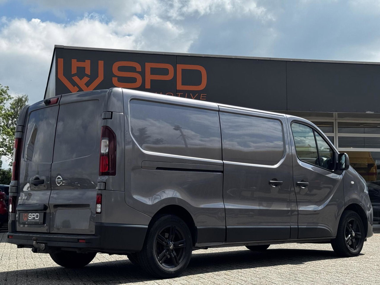 Nissan NV300