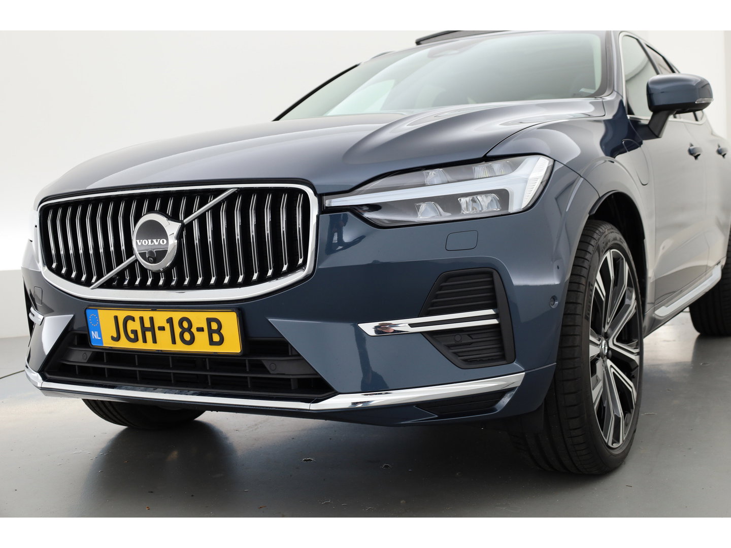 Volvo XC60 T6 Recharge Plus Bright | Pano | Trekhaak | 21'' | Memory seats | 360cam | Leder | Harman Kardon