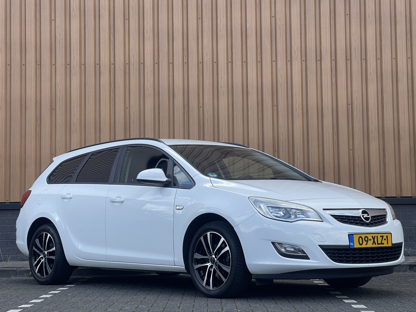 Opel Astra Sports Tourer 1.4 Edition | Airconditioning | Trekhaak | 17'' Lichtmetaal | Radio | Buetooth | USB |