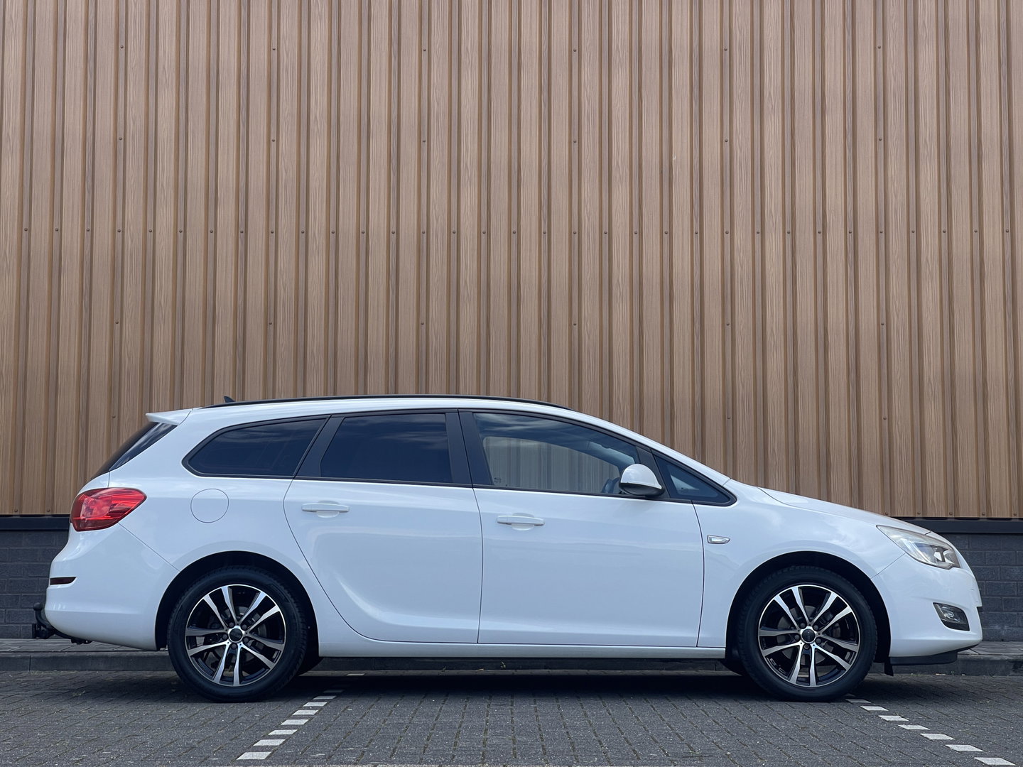 Opel Astra Sports Tourer 1.4 Edition | Airconditioning | Trekhaak | 17'' Lichtmetaal | Radio | Buetooth | USB |