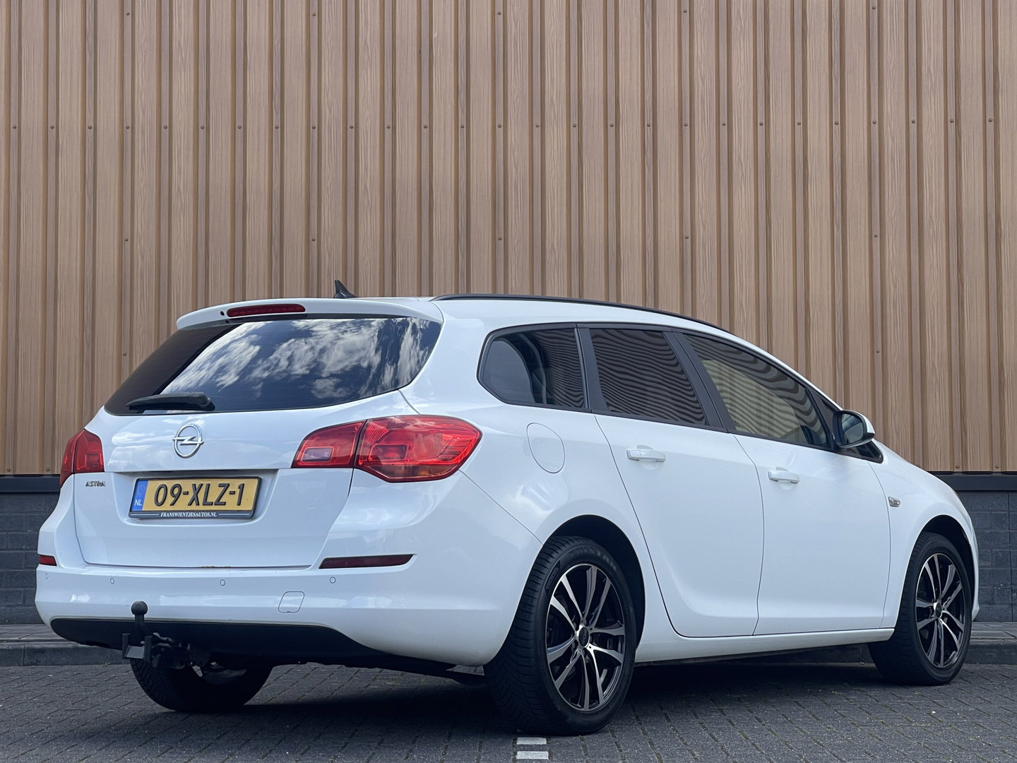 Opel Astra Sports Tourer 1.4 Edition | Airconditioning | Trekhaak | 17'' Lichtmetaal | Radio | Buetooth | USB |