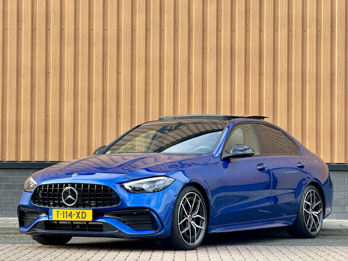 Mercedes-Benz C-Klasse 300 4MATIC AMG Line | Panoramadak | 360° Camera | 19'' Lichtmetaal | Sfeerverlichting | Digital Light | Elektrische Stoelen + Geheugen | Parkeersensoren