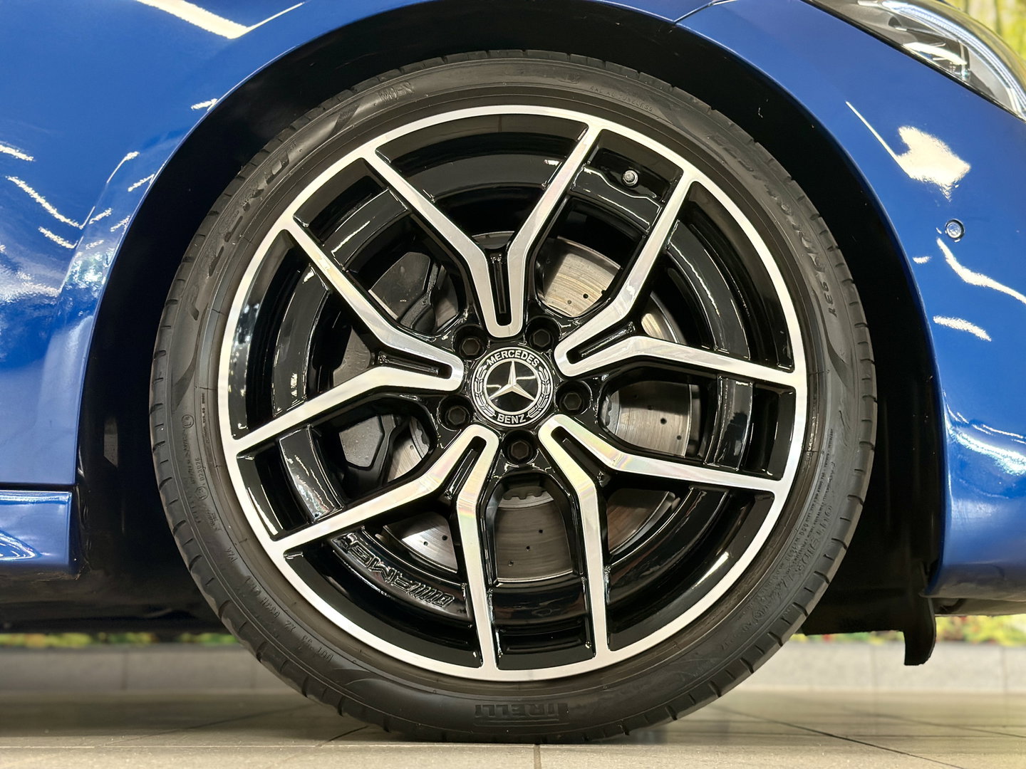 Mercedes-Benz C-Klasse 300 4MATIC AMG Line | Panoramadak | 360° Camera | 19'' Lichtmetaal | Sfeerverlichting | Digital Light | Elektrische Stoelen + Geheugen | Parkeersensoren