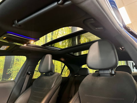 Mercedes-Benz C-Klasse 300 4MATIC AMG Line | Panoramadak | 360° Camera | 19'' Lichtmetaal | Sfeerverlichting | Digital Light | Elektrische Stoelen + Geheugen | Parkeersensoren