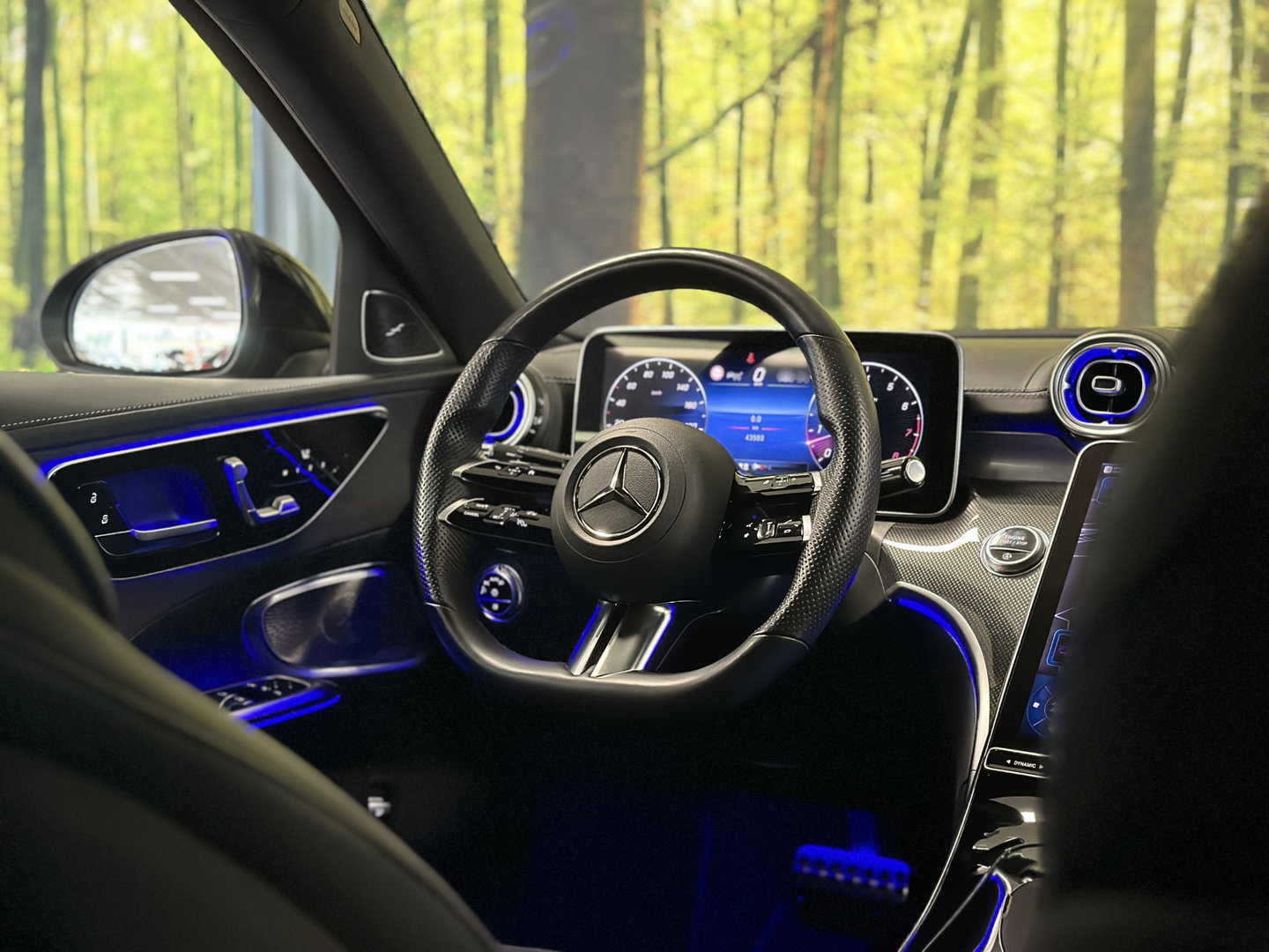 Mercedes-Benz C-Klasse 300 4MATIC AMG Line | Panoramadak | 360° Camera | 19'' Lichtmetaal | Sfeerverlichting | Digital Light | Elektrische Stoelen + Geheugen | Parkeersensoren