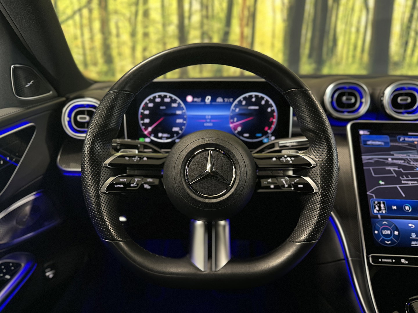 Mercedes-Benz C-Klasse 300 4MATIC AMG Line | Panoramadak | 360° Camera | 19'' Lichtmetaal | Sfeerverlichting | Digital Light | Elektrische Stoelen + Geheugen | Parkeersensoren