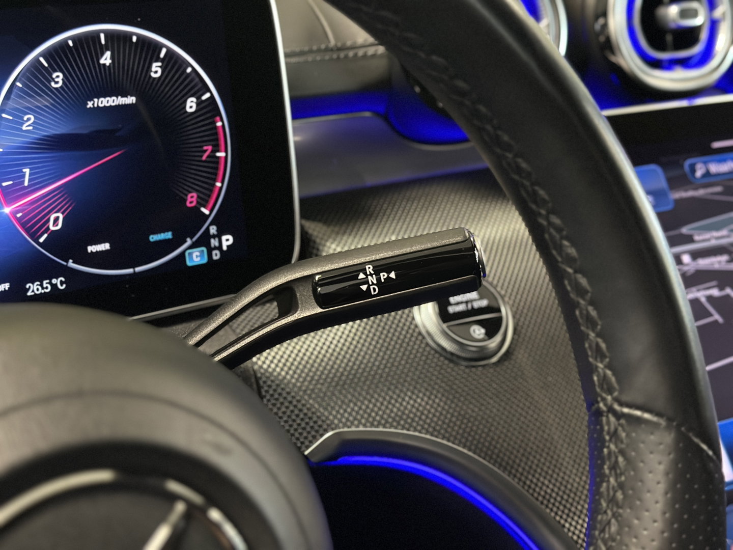Mercedes-Benz C-Klasse 300 4MATIC AMG Line | Panoramadak | 360° Camera | 19'' Lichtmetaal | Sfeerverlichting | Digital Light | Elektrische Stoelen + Geheugen | Parkeersensoren