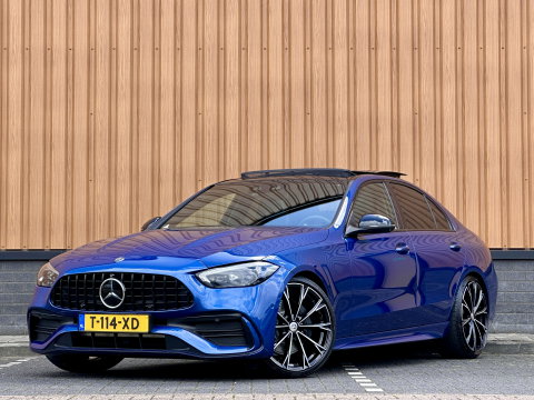Mercedes-Benz C-Klasse 300 4MATIC AMG Line | Panoramadak | 360° Camera | 19'' Lichtmetaal | Sfeerverlichting | Digital Light | Elektrische Stoelen + Geheugen | Parkeersensoren