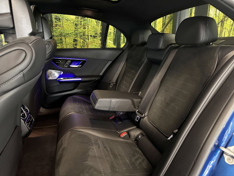Mercedes-Benz C-Klasse 300 4MATIC AMG Line | Panoramadak | 360° Camera | 19'' Lichtmetaal | Sfeerverlichting | Digital Light | Elektrische Stoelen + Geheugen | Parkeersensoren