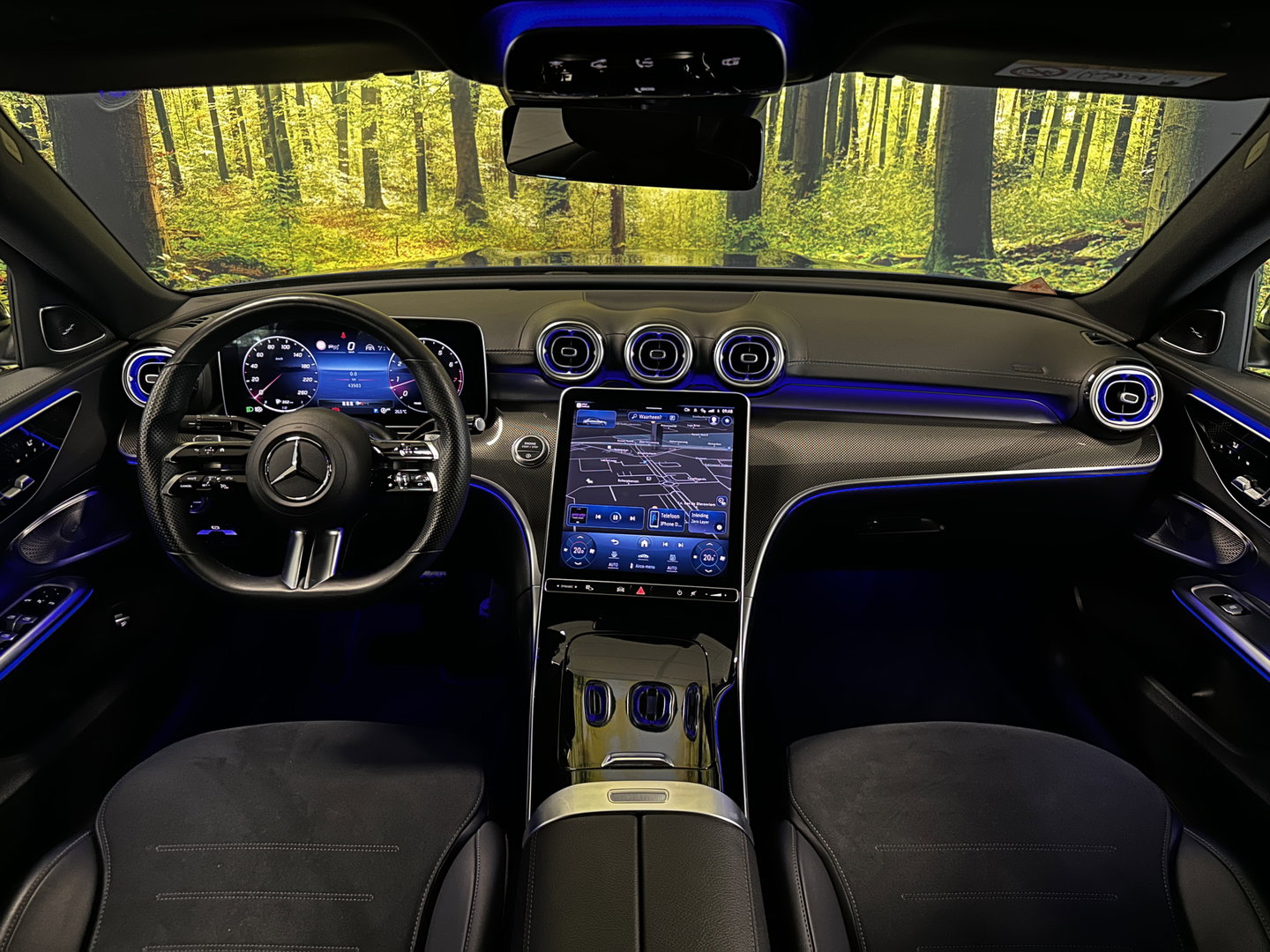 Mercedes-Benz C-Klasse 300 4MATIC AMG Line | Panoramadak | Burmester | 360° Camera | Digital Light | Memory Seats | Sfeerverlichting | Adaptieve Cruise Control | Lane Assist |